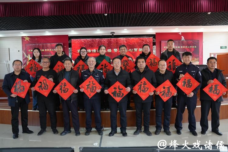 安全宣讲、写春联、送祝福……警民同心“暖”了留沪务工人员的心 安全宣讲、写春联、送祝福……警民同心“暖”了留沪务工人员的心