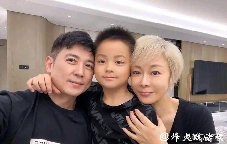 黄金配角拍戏高产，娶大6岁妻子恩爱14年！