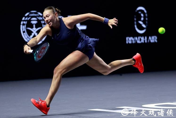 WTA年终总决赛：阿尼西莫娃逆转赢下“生死战” 挺进半决赛