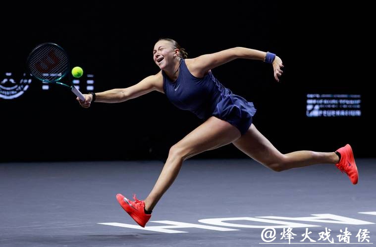 WTA年终总决赛：阿尼西莫娃逆转赢下“生死战” 挺进半决赛