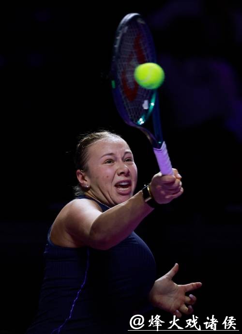 WTA年终总决赛：阿尼西莫娃逆转赢下“生死战” 挺进半决赛